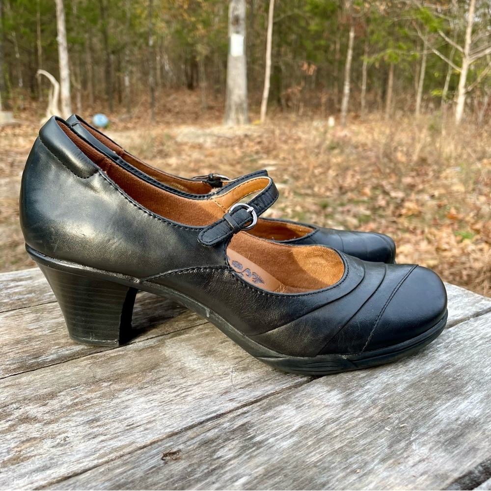 Earth Spirit Classics Clara Maryjane low heels
